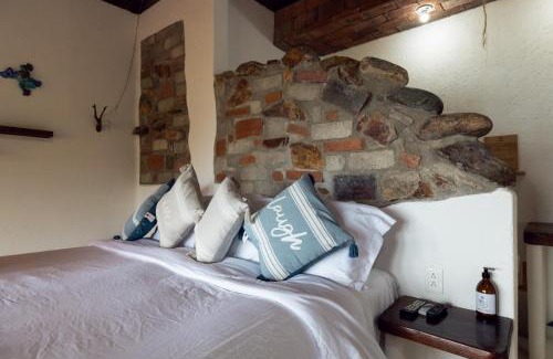 Cuatunalco Hotel | Beachfront Escape at Hotel el Risco with Pool & Breakfast