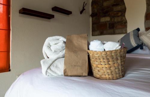 Cuatunalco Hotel | Beachfront Escape at Hotel el Risco with Pool & Breakfast