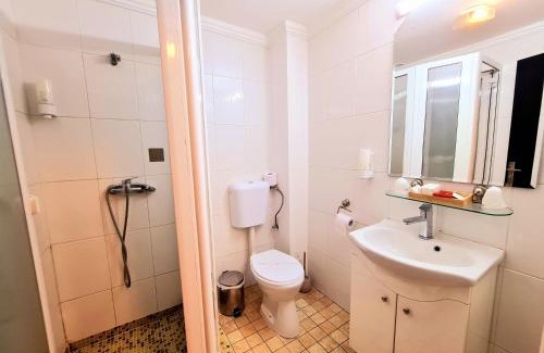 Alba Iulia House | Idyllic Hotel Elisabeta: Oceanfront Bliss with Pool Access
