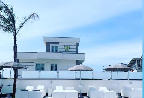 Varcaturo Hotel | Oceanfront Retreat at Hotel Elite with Spa & Pool Access