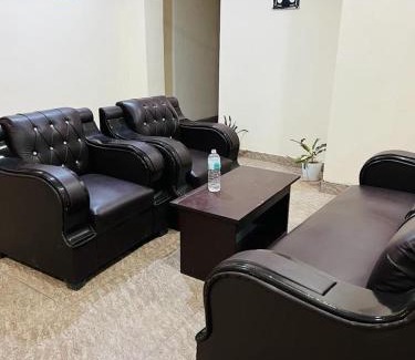 Old Gurgaon Hotel | Budget-Friendly OYO 81015 Hotel Stay Inn for Families