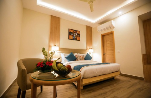 Auli Hotel | Eco-Friendly Elora Lords Inn in Lucknow with Breakfast & Kitchen
