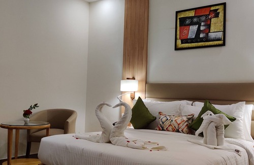 Auli Hotel | Eco-Friendly Elora Lords Inn in Lucknow with Breakfast & Kitchen