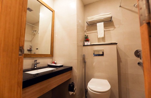 Auli Hotel | Eco-Friendly Elora Lords Inn in Lucknow with Breakfast & Kitchen