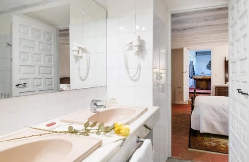 Macanet de Cabrenys Hotel | Experience Hotel Els Caçadors de Maçanet’s Premier Amenities