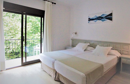 Macanet de Cabrenys Hotel | Experience Hotel Els Caçadors de Maçanet’s Premier Amenities