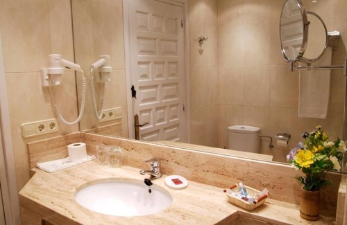Macanet de Cabrenys Hotel | Experience Hotel Els Caçadors de Maçanet’s Premier Amenities