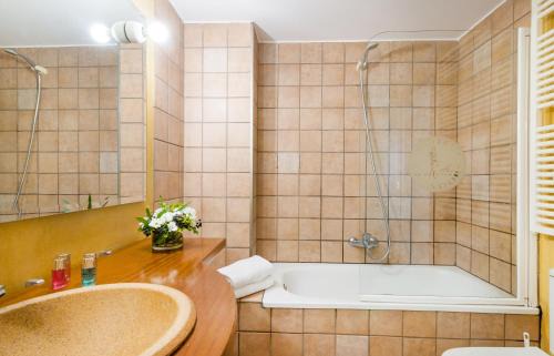 Ribes De Freser Hotel | Pet-Friendly Retreat at Hotel Els Caçadors de Ribes