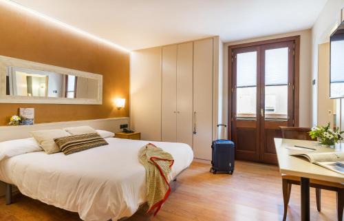 Ribes De Freser Hotel | Pet-Friendly Retreat at Hotel Els Caçadors de Ribes