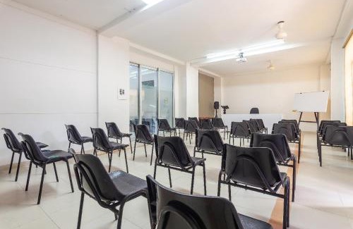 Apartado Hotel | Cozy Hotel Emberá: Pet-Friendly Stay with Breakfast Included