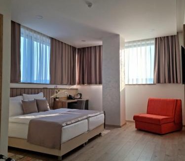 Bisce Polje Hotel | Hotel Emerald: Family-Friendly Stay with Top Guest Ratings