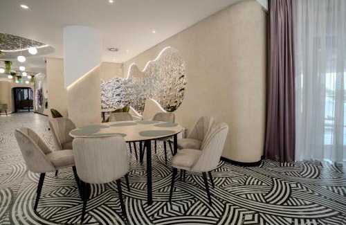 Mihail Kogalniceanu Hotel | Discover Hotel Emi: Family-Friendly with Restaurant & Breakfast