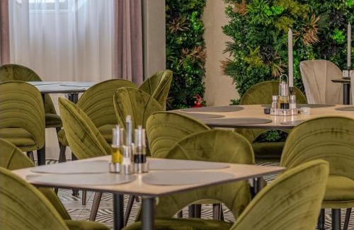 Mihail Kogalniceanu Hotel | Discover Hotel Emi: Family-Friendly with Restaurant & Breakfast