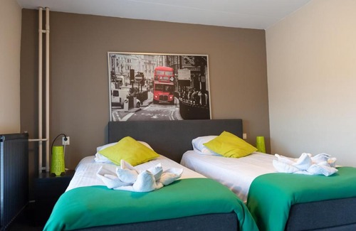 Roermond Hotel | Discover Hotel en Grand Café De Pauw: Pet-Friendly Haven
