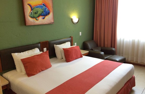 Coatzacoalcos Hotel | Discover Comfort at Hotel Enríquez with Spa & Family Amenities
