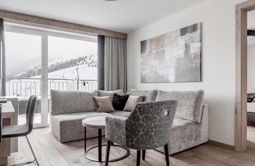 Hochsoelden Hotel | Top-Rated Hotel Enzian Hochsölden Superior with Private Pool