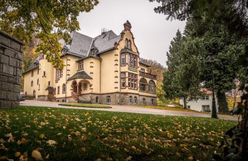 Wernigerode Hotel | Elegant Hotel Erbprinzenpalais: 9/10 Rated with Breakfast & More
