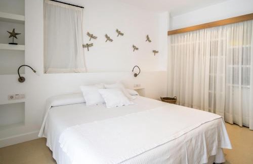 Sant Francesc Xavier Hotel | Discover Hotel Es Marès: Oceanfront Retreat with Spa & Pool