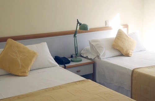 San Vicente de la Barquera Hotel | Discover Hotel Playa de Merón: Family-Friendly Retreat