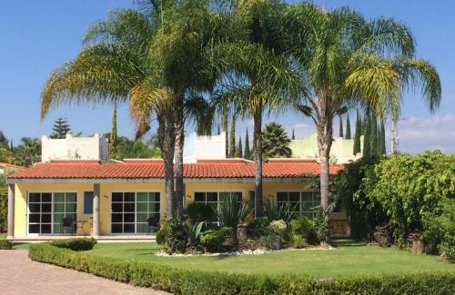 Atlixco Hotel | Relax at Hotel Esmeralda: 4-Star Stay with Pool & Spa