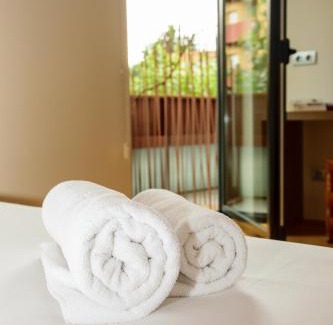 Olot Hotel | Discover Hotel Estació: Delightful Dining and Breakfast Awaits