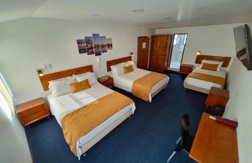 Zipaquira Hotel | Budget-Friendly Hotel Estación Sabana with Hot Tub & Breakfast