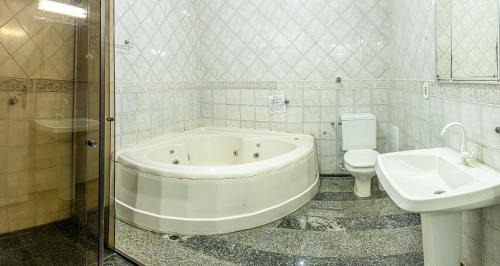 Jaboticabal Hotel | Cozy Hotel Santa Amélia: Pet-Friendly with Pool & Breakfast