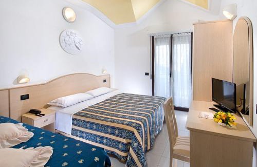 Gatteo a Mare Hotel | Discover Hotel Estense: Oceanfront Retreat with Spa Access