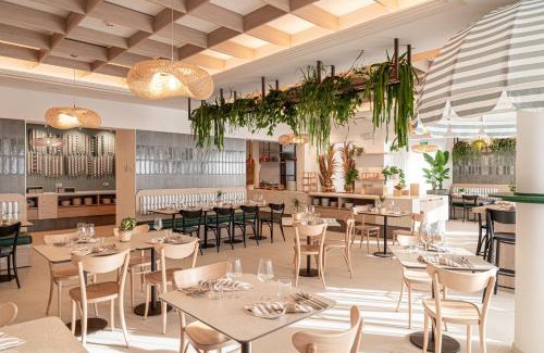 Gatteo a Mare Hotel | Discover Hotel Estense: Oceanfront Retreat with Spa Access