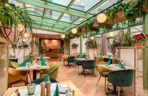 Stare Miasto Hotel | Discover Hotel ETER: 4-Star Stay with Pool & Dining