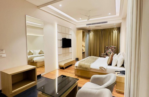 Amritsar Hotel | Discover Euphoria Green: Family-Friendly with Pool Access