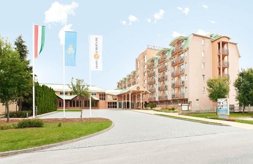 Heviz Hotel | Relax at Hotel Europa Fit Hévíz: 4-Star, Pool & Hot Tub