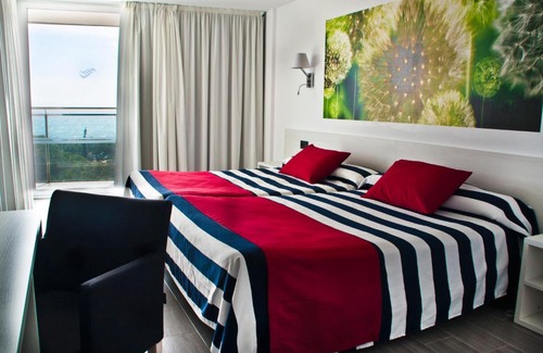 Malgrat de Mar Hotel | Experience Hotel Europa Splash & Spa: 4-Star Oceanfront Escape