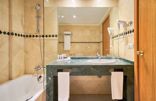 Distrito Sur Hotel | Discover Hotel Exe Ciudad de Cordoba - 4-Star Comfort Awaits