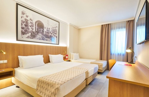 Distrito Sur Hotel | Discover Hotel Exe Ciudad de Cordoba - 4-Star Comfort Awaits