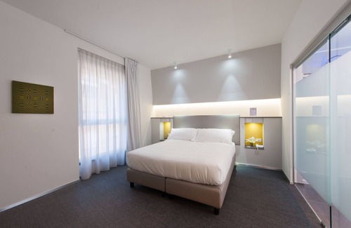 Brindisi Histotic Center Hotel | Executive Inn: 4-Star Stay with Spa & Family-Friendly Amenities