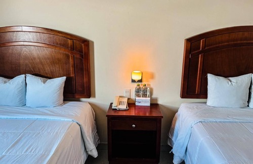 Juchitan de Zaragoza Hotel | Budget-Friendly Hotel Express Inn Juchitan with Spa & Dining