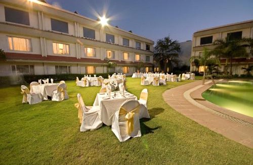 Jamnagar Hotel | Relax at Hotel Express Residency Jamnagar with Pool & Breakfast