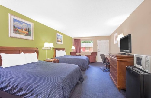 Fort Mc Clellan Hotel | Budget-Friendly Hotel Express with Family Amenities Included