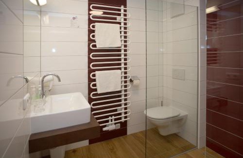 Unterweissenbach Hotel | Discover Hotel Fürst: Pet-Friendly Retreat with Spa Access