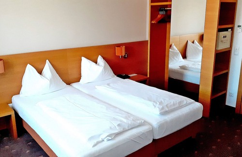 Funfhaus Hotel | Eco-Friendly Hotel Fabrik: Guest Rated 9.2 with Dining & More