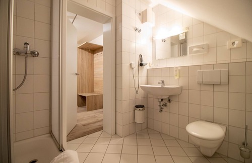 Fallersleben Hotel | Discover Hotel Fallersleber Spieker: Family-Friendly Retreat