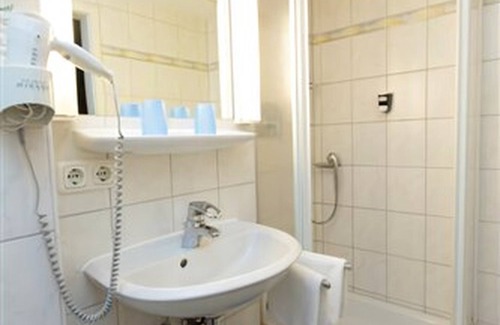 Bernau am Chiemsee Hotel | Relax at Hotel Farbinger Hof with Pool and Spa Amenities