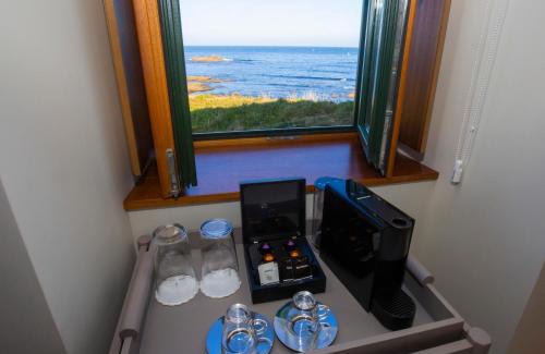 Larino Hotel | Pet-Friendly Hotel Faro Lariño with Oceanfront Views