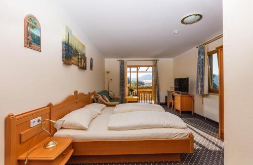 Sankt Georgen am Langsee Hotel | Hotel Fasching: Oceanfront Oasis with Pool and Pet-Friendly Perks