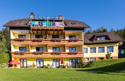 Sankt Georgen am Langsee Hotel | Hotel Fasching: Oceanfront Oasis with Pool and Pet-Friendly Perks