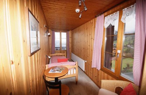 Bangerten Hotel | Oceanfront Hotel Fassbind Beausite with Hot Tub & Dining