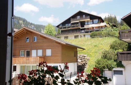 Bangerten Hotel | Oceanfront Hotel Fassbind Beausite with Hot Tub & Dining