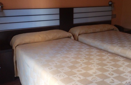 Oviedo City Centre Hotel | Discover Hotel Favila: Guest Rated & Family-Friendly Retreat