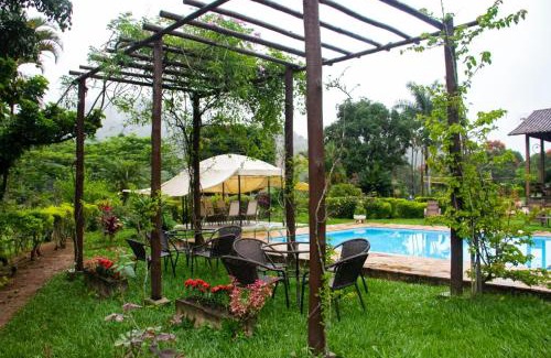 Claudio Manuel House | Cozy Retreat at Pousada Fazenda Polyanna with Pool & Breakfast